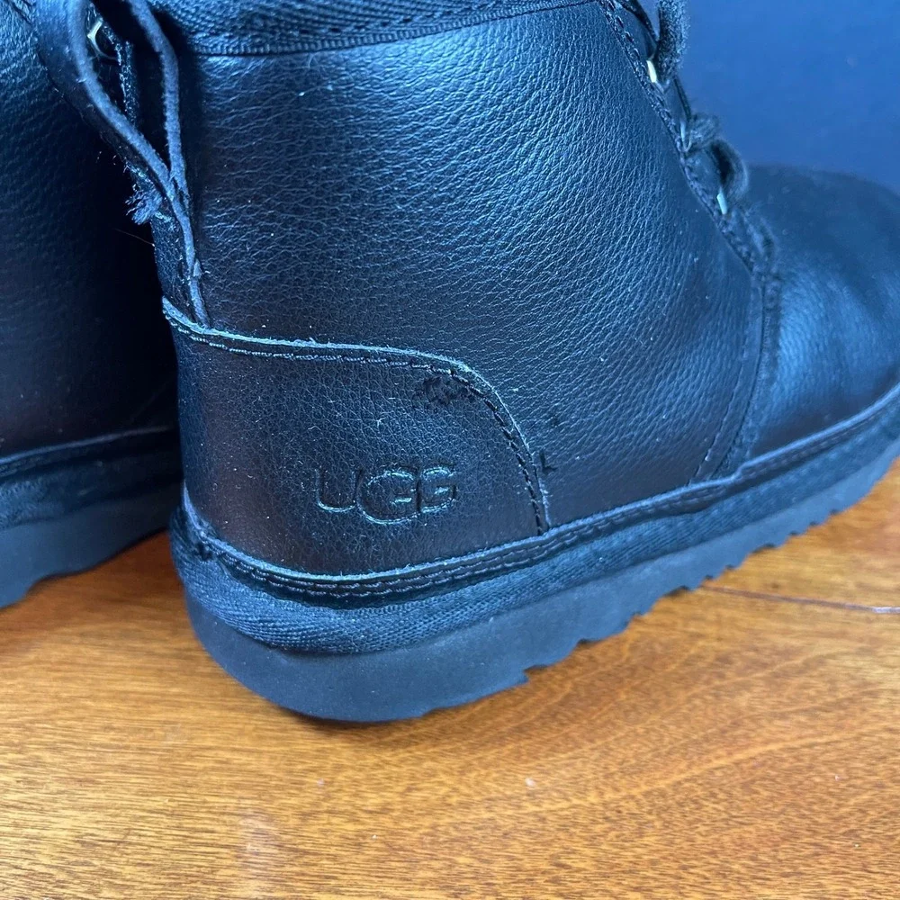 UGG Kids 2 Black‎ Neumel Chukka Boots Leather Lace Up Sherpa Lined